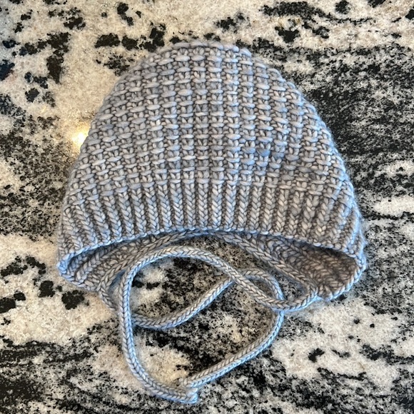 Hand knit newborn bonnet - Picture 2 of 6